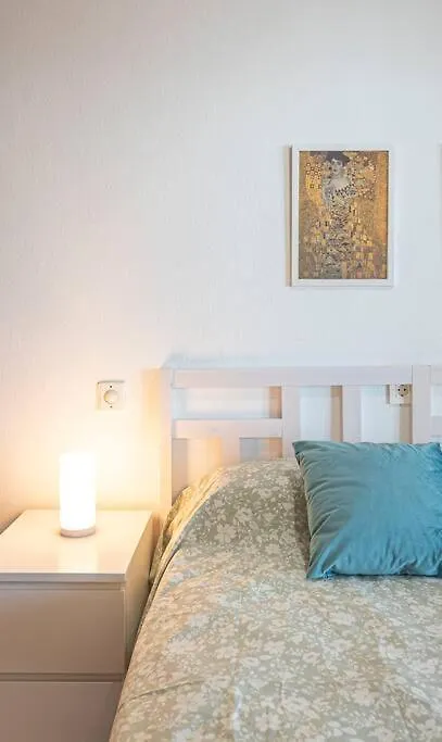 شقة Oceanfront Retreat: Your Serene Oasis By The Sea! ماربيا