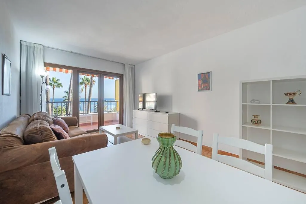 Oceanfront Retreat: Your Serene Oasis By The Sea! ماربيا 0*,  إسبانيا