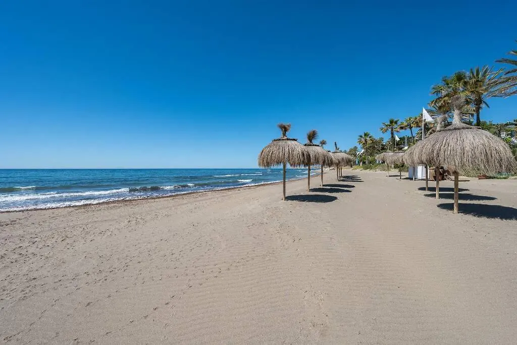 Oceanfront Retreat: Your Serene Oasis By The Sea! ماربيا إسبانيا