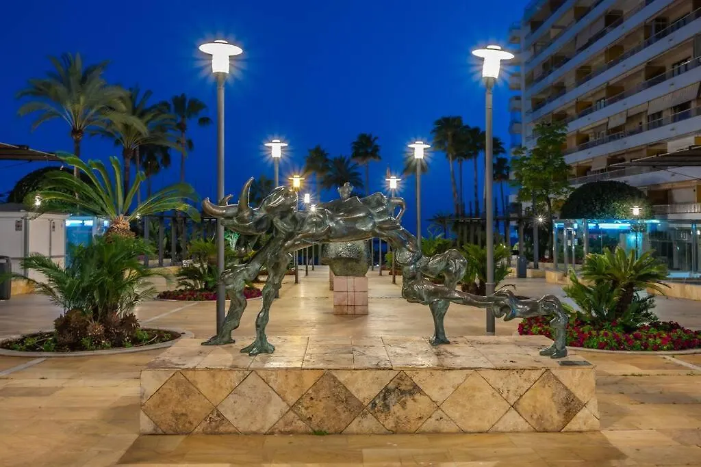 Oceanfront Retreat: Your Serene Oasis By The Sea! ماربيا 0*,  إسبانيا