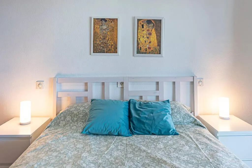 Oceanfront Retreat: Your Serene Oasis By The Sea! ماربيا شقة