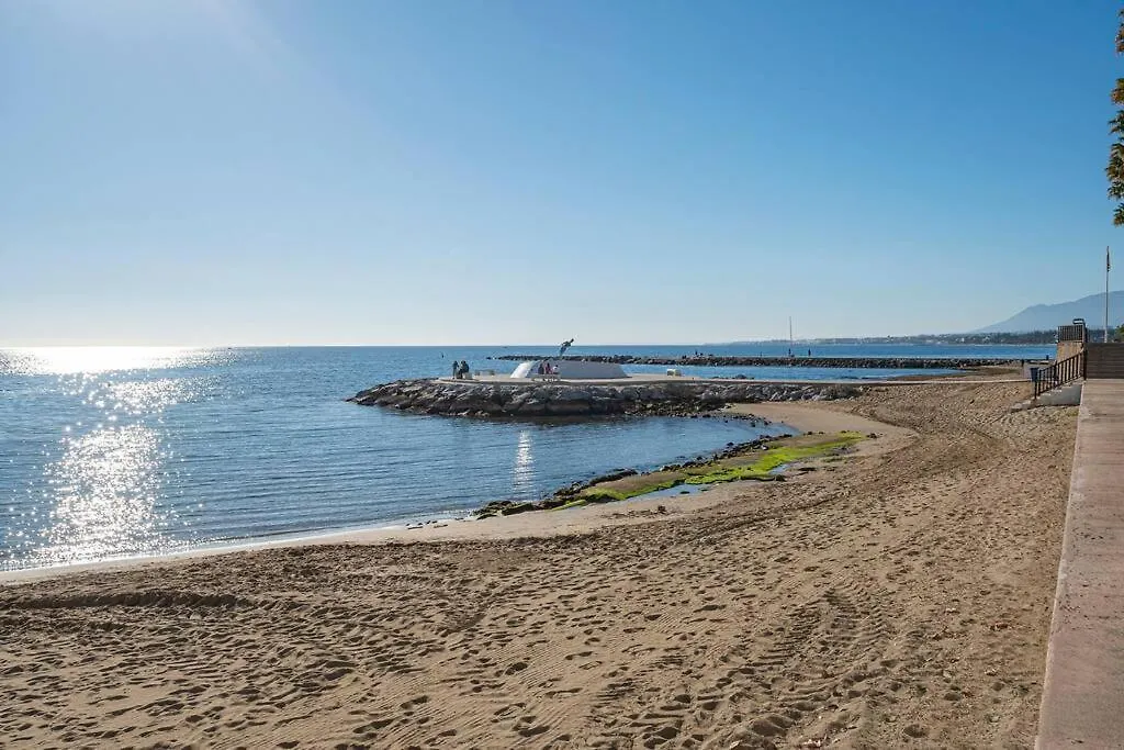 شقة Oceanfront Retreat: Your Serene Oasis By The Sea! ماربيا