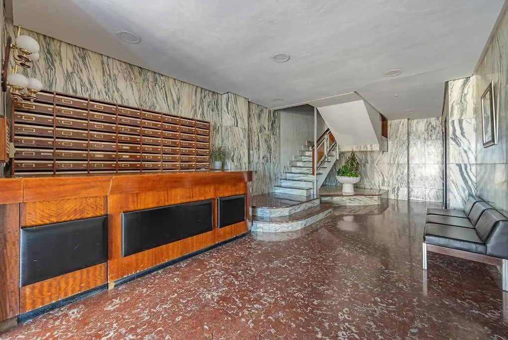 Oceanfront Retreat: Your Serene Oasis By The Sea! ماربيا شقة