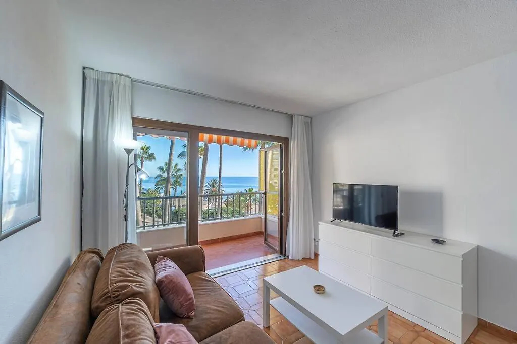 Oceanfront Retreat: Your Serene Oasis By The Sea! ماربيا إسبانيا