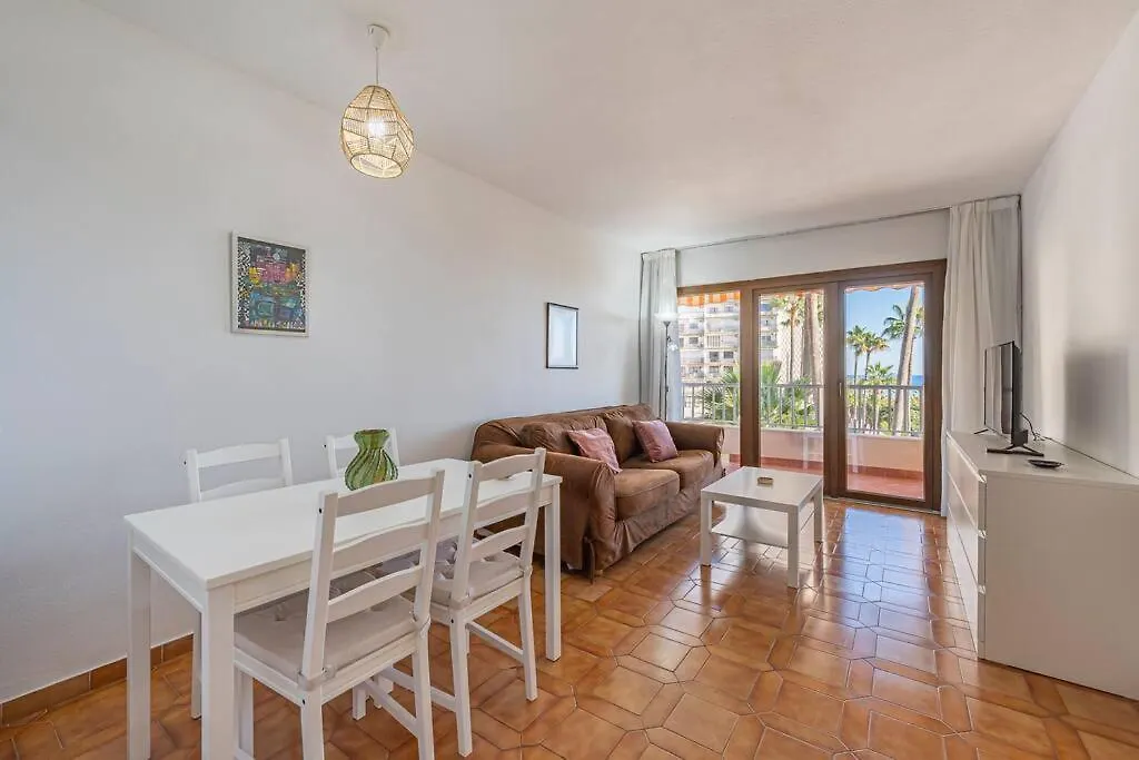 Oceanfront Retreat: Your Serene Oasis By The Sea! ماربيا إسبانيا
