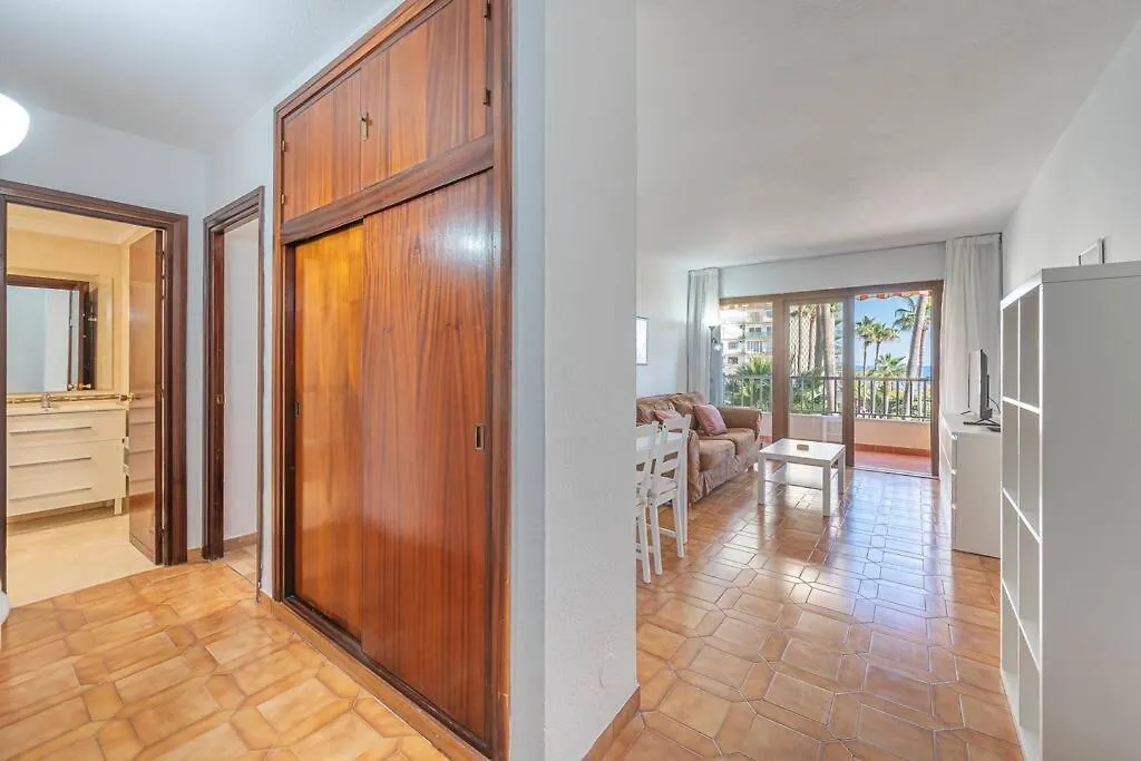 Oceanfront Retreat: Your Serene Oasis By The Sea! ماربيا إسبانيا