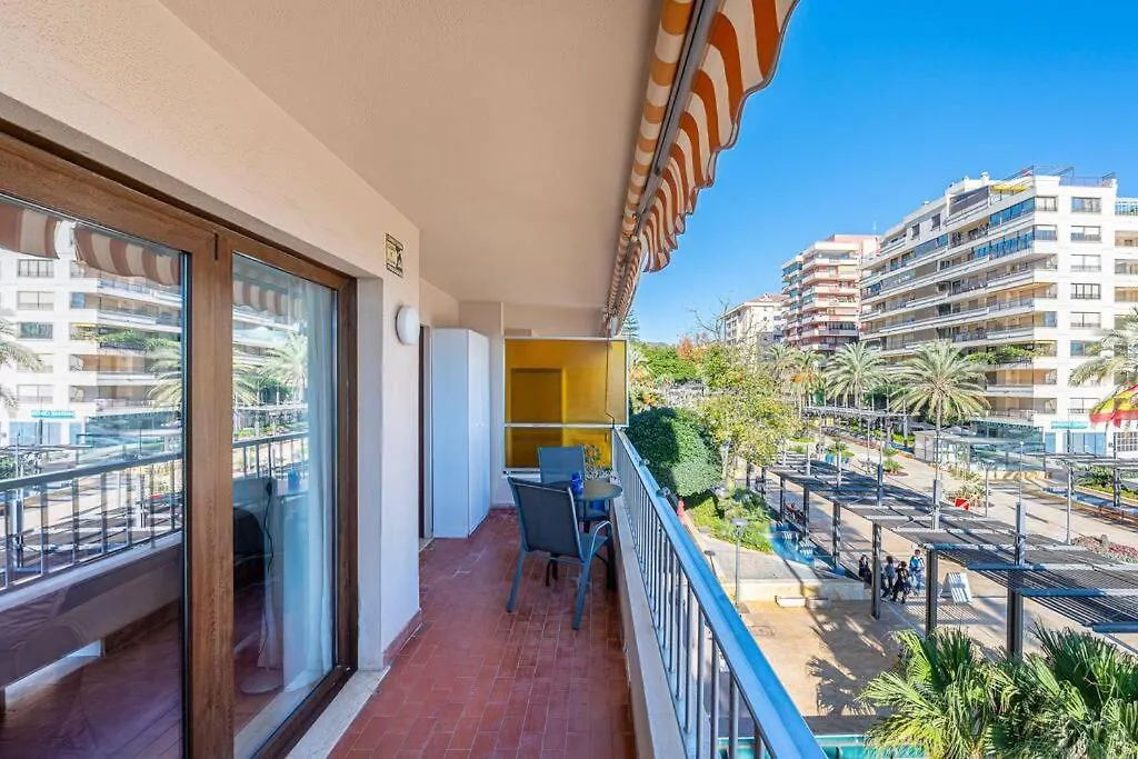 شقة Oceanfront Retreat: Your Serene Oasis By The Sea! ماربيا إسبانيا